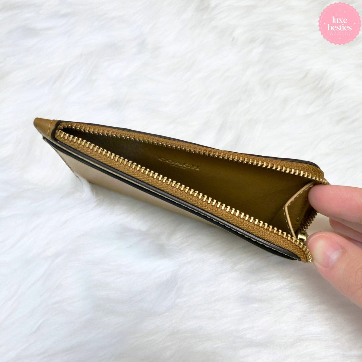 COACH Retail New York Zip Card Case | Honey Brown